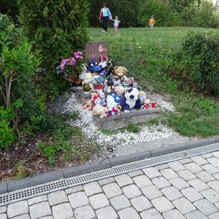Monument to Anetka at Poliklinika Barrandov tram stop