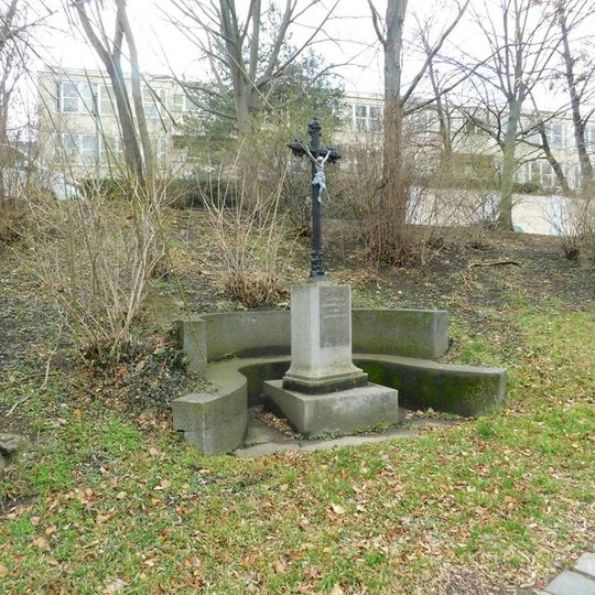 Kříž na Krupkově náměstí v Bubenči