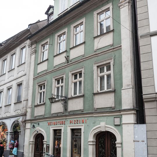 Haus zum Pfauen, Wohn- und Geschäftshaus