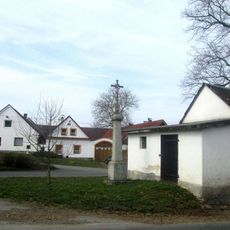 Kříž v Kozlovicích na návsi
