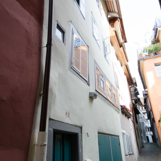 Wohn- und Geschäftshaus