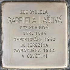 Kameny zmizelých - Robert a Gabriela Lašovi - před domem Na Maninách 1042/18 v Holešovicích