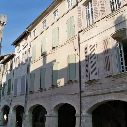 Maison à arcades, place de l'Église, rue de l'Hôpital