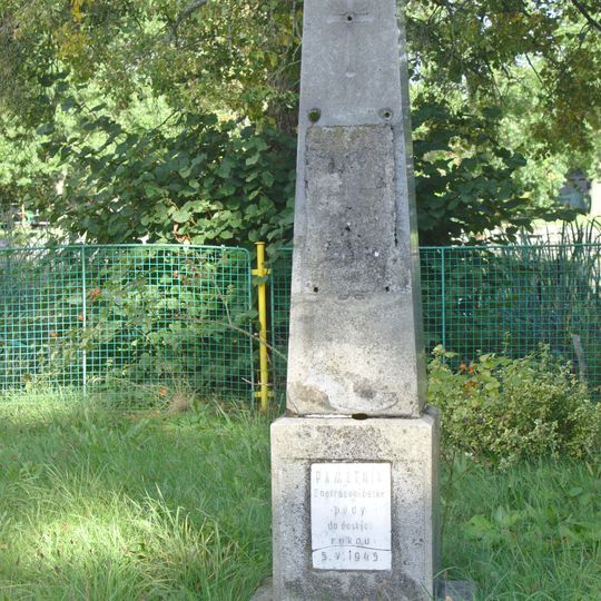 Památník ve Strachovicích