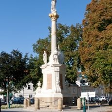 Mariensäule u. hist. Vorgängerbebauung am Rathausplatz