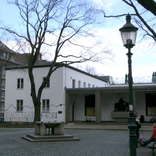 Sonstiger kirchlicher Repräsentations-/Verwaltungsbau, Ehem. Fürsorgehaus, heute Pfarrkindergarten und Hort