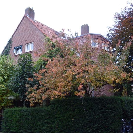 Harmoniehof: centraal-westelijk dubbel woonhuis