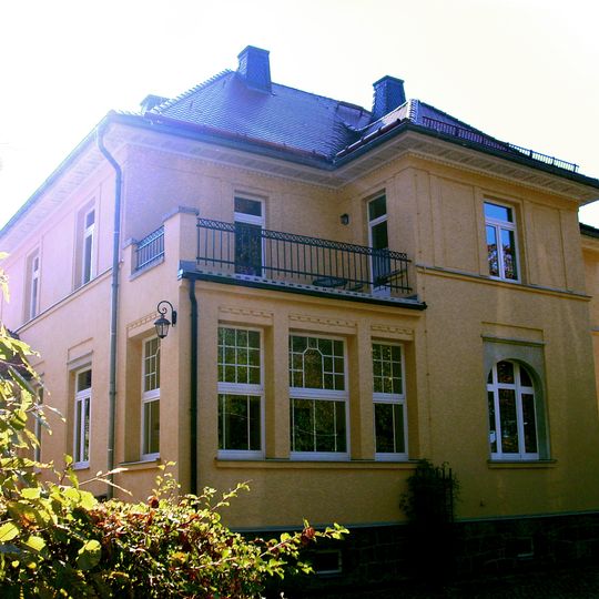 Villa mit Einfriedung Poststraße 9