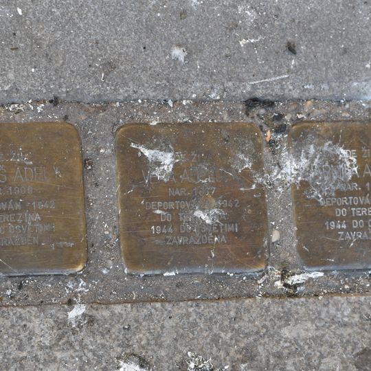 Pamětní destičky rodina Adelova