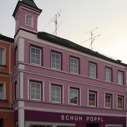 Wohn- und Geschäftshaus