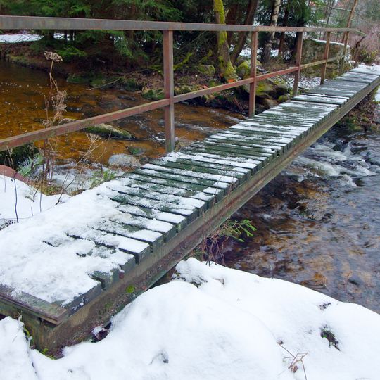 Lávka přes Skřiváň východně od Dolní Rotavy