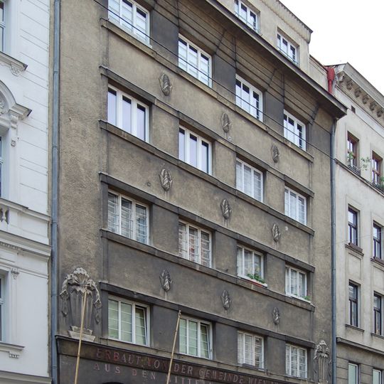 Gemeindebau Neustiftgasse 143