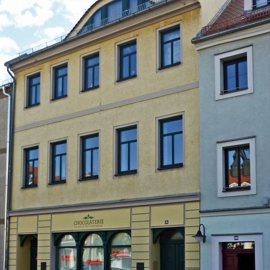 Wohnhaus mit Laden in geschlossener Bebauung Markt 9
