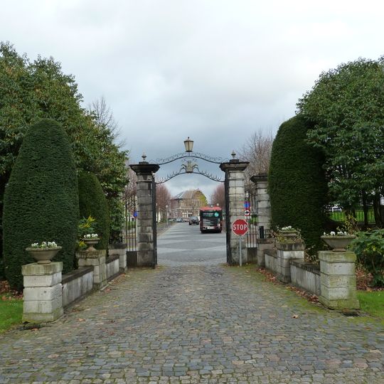 Bloemendal Castle: balustrade at former bridge