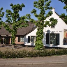 Pand met langgerekte gevel