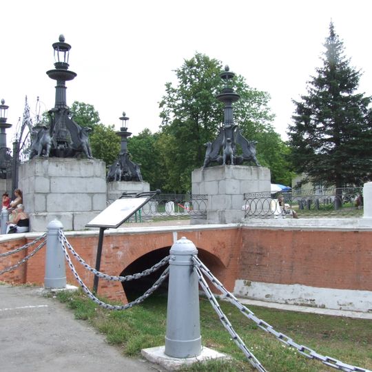 Мост с грифонами