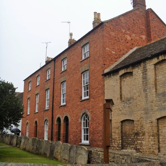 10-12, St George's Square