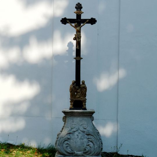 Kříž u kostela sv. Barbory v Přísece