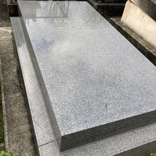 Grave of Davia