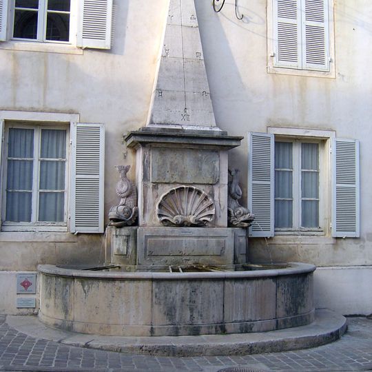Fontaine aux Dauphins
