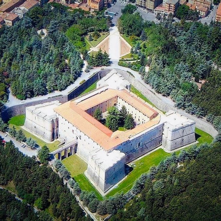 Forte Spagnolo og Abruzzos nasjonale museum