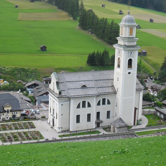 Parrocchiale dei Santi Pietro e Paolo con cappella cimiteriale e cimitero