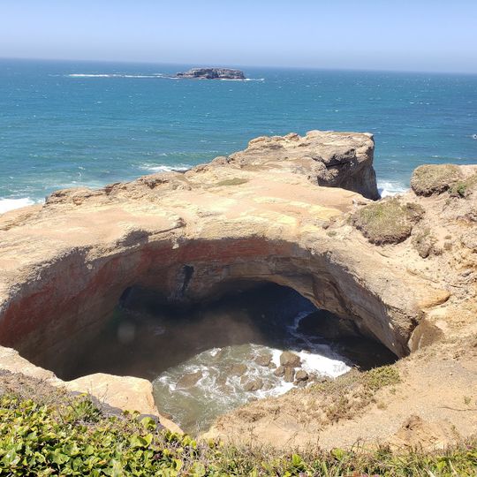Devils Punchbowl State Natural Area