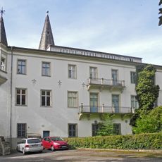 Einzeldenkmale der Sachgesamtheit Schloss und Rittergut Nöthnitz b. Dresden: Schlossgebäude (Am Schloß 2), vier Wirtschaftsgebäude (Stellmacherei, sog. Könneritzscheune, Schweinestall und Pächter-/Gesindehaus, Am Schloß 1) und Orangerie (Rosen