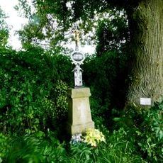 Kříž u polní cesty jižně od Kaliště