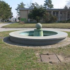 Kašna před střední školou v Jičínské ulici v Mladé Boleslavi