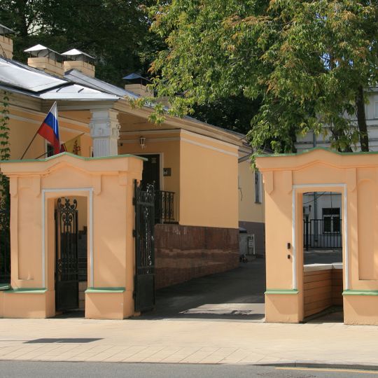 Улица Большая Ордынка ограда между 46 c3 и 46 c1