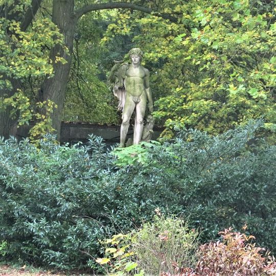 Socha Herkula v zámeckém parku ve Vidimi