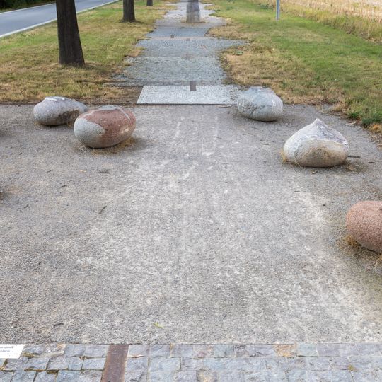 Plastika Mikrokosmos na Cestě mramoru v Dobřichovicích