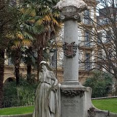 Monumento a José María Usandizaga