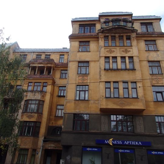 Īres nams ar veikalu