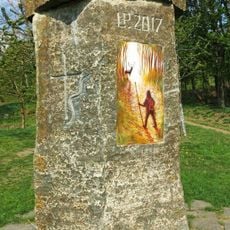 Sloup svatého Huberta na cestě z Ctiněvsi k Řípu