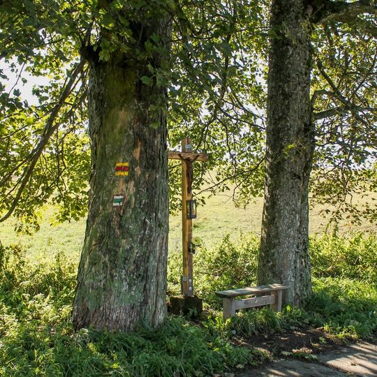 Kříž v Písařově na severním okraji u polní cesty