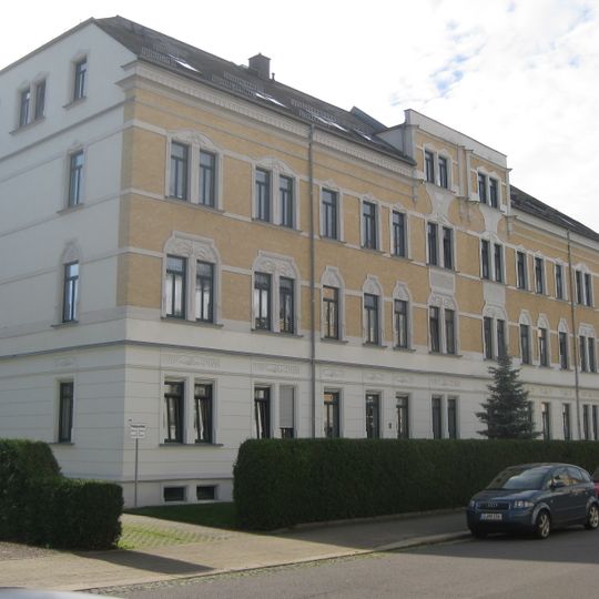 Doppelmietshaus in offener Bebauung mit Vorgarten Marienberger Straße 16; 18