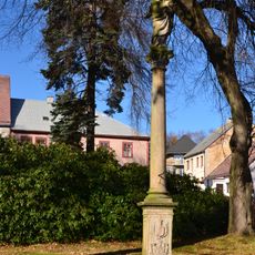 Sloup se sochou Panny Marie