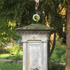 Kříž na rozcestí k hřbitovu v Radči