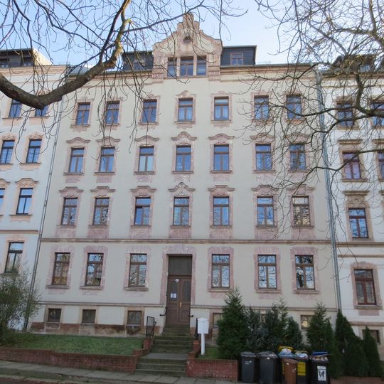 Mietshaus in geschlossener Bebauung mit Vorgarten Hilbersdorfer Straße 44