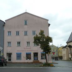 Wohn- und Geschäftshaus