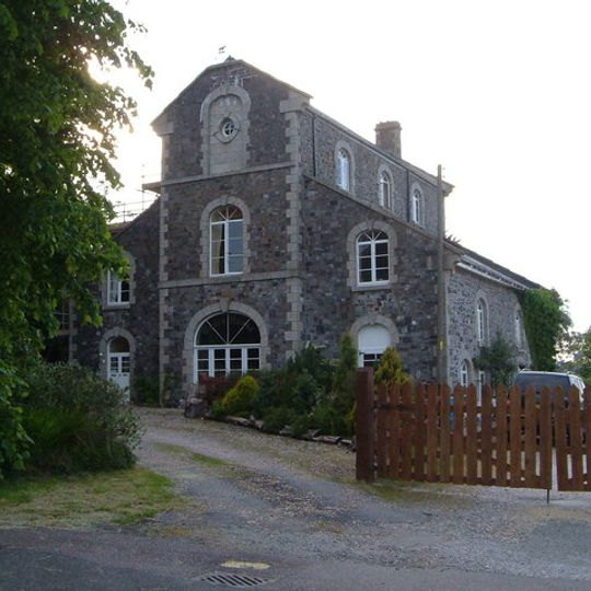 Coach-House Approx 60M North-East Of Woodleigh Hall