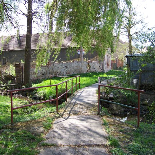 Lávka přes Tuklatský potok v Tuklatech v prodloužení ulice U Lávky