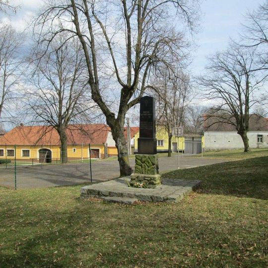 Pomník padlým v Hartmanicích