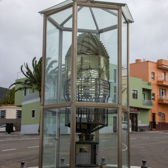 Faro de Punta Cumplida fresnel lens
