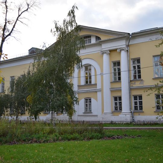 Корпус южный парадного двора