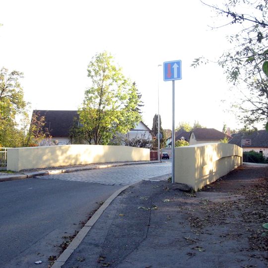 Most ulice Národních hrdinů přes Rokytku