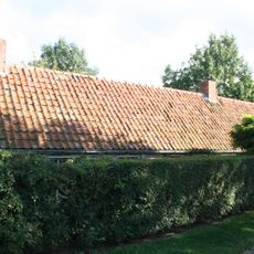 Pand zonder verdieping laag huisje onder zadeldak, oud-hollandse pannen