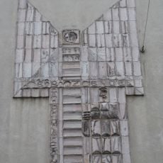 Erzengel Raphael, Wandrelief am Gebäude Rauchgasse 43, 1120 Vienna